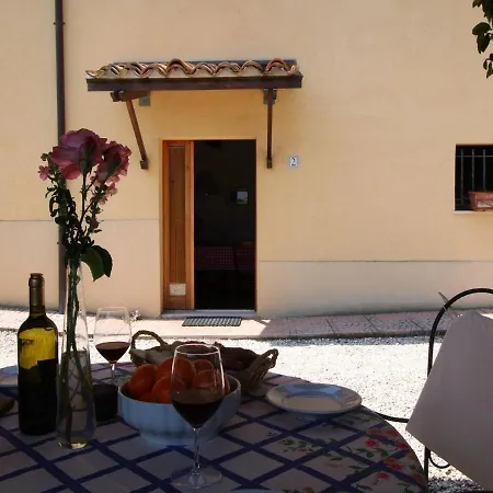 Dom wakacyjny Lavish Farmhouse In With Swimming Pool