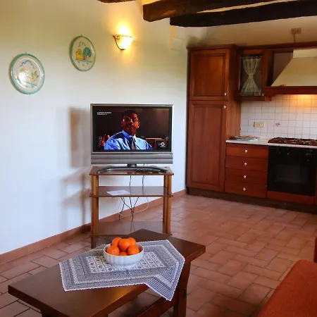 Dom wakacyjny Lavish Farmhouse In With Swimming Pool Montecarotto