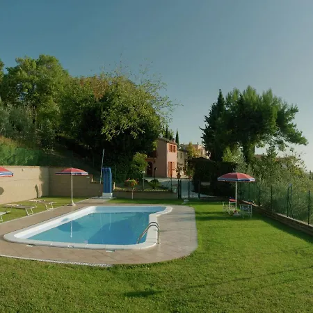Dom wakacyjny Lavish Farmhouse In With Swimming Pool Montecarotto