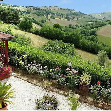 Dom wakacyjny Lavish Farmhouse In With Swimming Pool Montecarotto